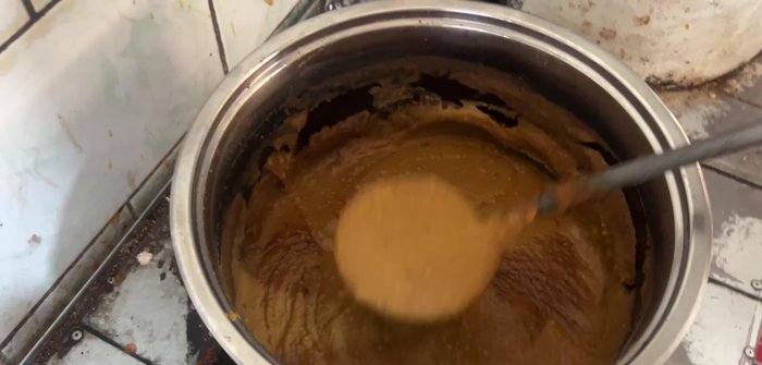 Place a rose (or other flower) and Jumla inside the roti. [11.82]