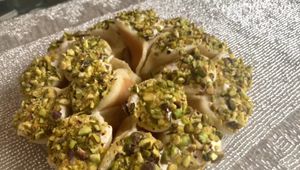 Kadai Apostle Fede Recipe: Crispy Semolina Pancakes with Pistachio Cream