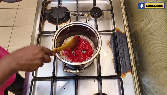 Mix it a little, then add salt and sugar. Test and add black pepper.