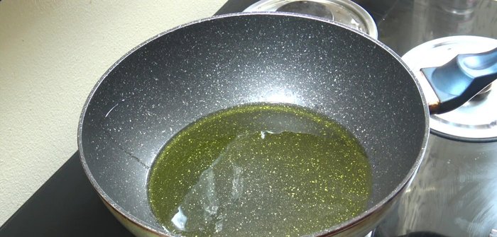 Heat olive oil in a large skillet over medium heat. Add chicken and cook for 6-7 minutes until lightly browned.