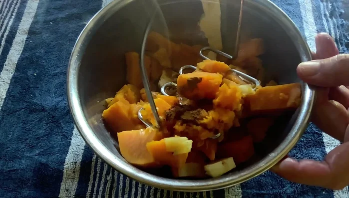 Strain the rehydrated raisins and add them to the mashed sweet potatoes. Mix well.