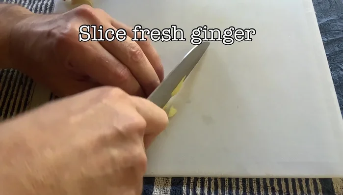 Slice fresh ginger thinly.