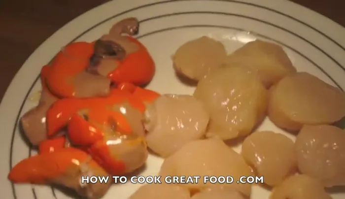 Remove the coral from the scallops (optional). Wash the scallops thoroughly.