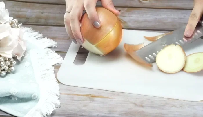 Dice one large onion. You don't need to be precise as it will be blended later.