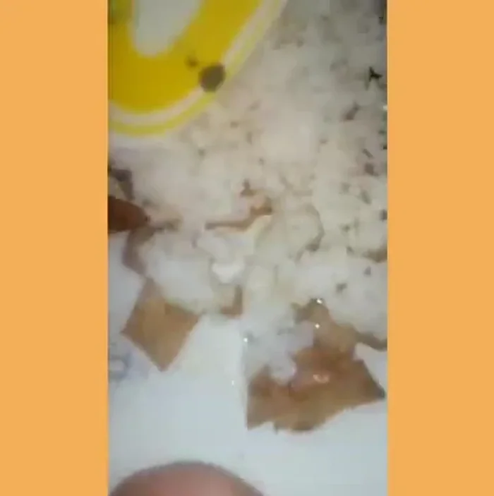 Prepare the fattah by layering rice and bread in a separate container.