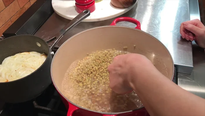 Cook the lentils for 15-20 minutes (depending on the type of lentils), covered.