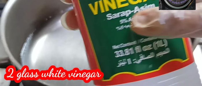 In a pan, combine 3 glasses of water, 3 glasses of vinegar, and 4-5 spoons of salt. Heat gently until the salt dissolves; do not boil.