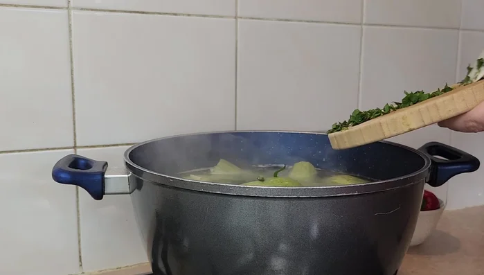 Turn off the heat. Stir in fresh mint and natural yogurt gently.
