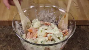 Cauliflower & Carrot Salad with Tahini Dressing: Healthy & Refreshing!