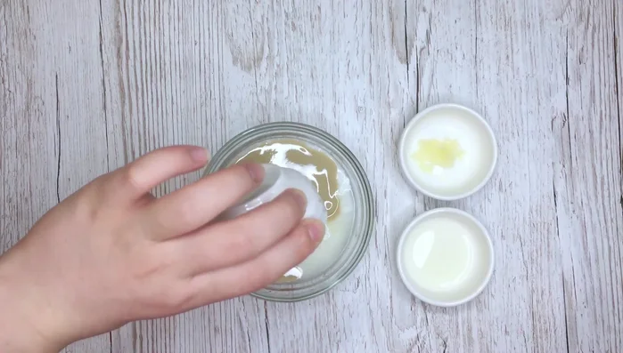 In a bowl, combine the yogurt, tahini, lemon juice, and crushed garlic.