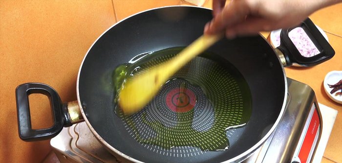Heat olive oil in a pan. Add dried chili (optional) and cumin seeds. Cook for a few seconds to infuse the oil.