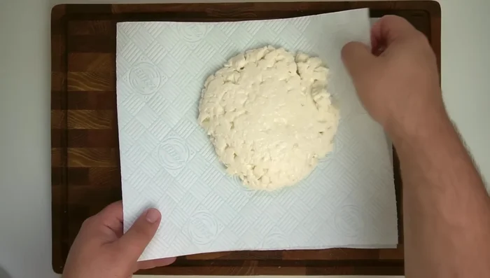 Dry off any excess moisture from the fresh mozzarella again.