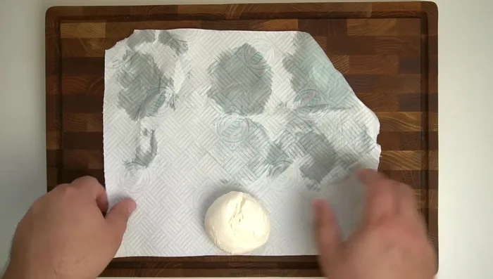 Dry off as much moisture as possible from the mozzarella using paper towels. Dice 400g of fresh mozzarella into small pieces and place in a strainer to drain.