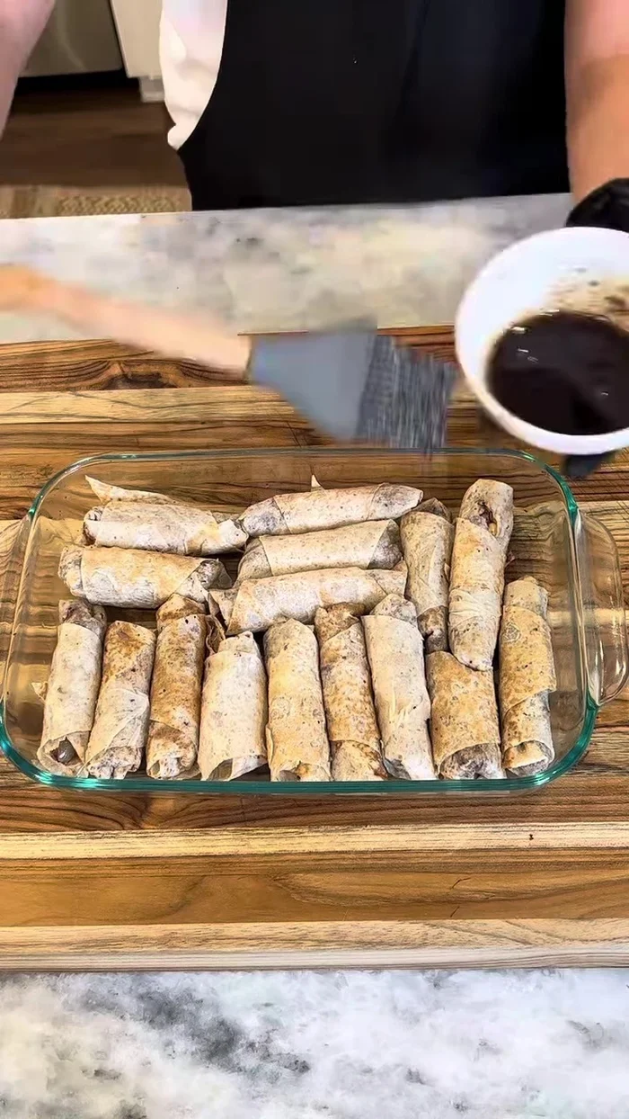 Brush the rolls with the olive oil and sumac mixture.