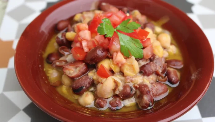 Garnish with chopped tomatoes or parsley (optional).