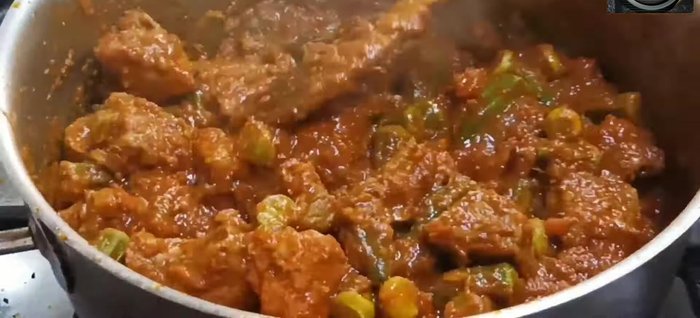 Add the boiled mutton and cook for 5 minutes. Do not overcook.