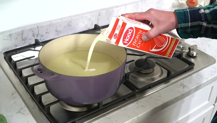 Stir in heavy cream (or alternative) and garnish with parsley (400.429).