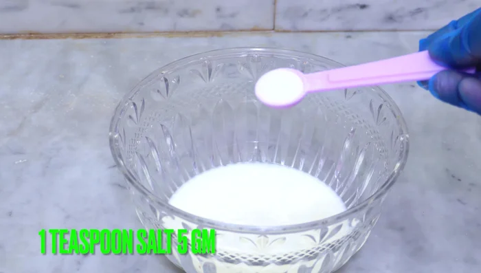 In another bowl, mix 1/2 cup milk, 1 teaspoon salt, 3 tablespoons sugar, 1 teaspoon baking powder, 1 teaspoon dry yeast, 2 cups (65ml) oil. (42.8)