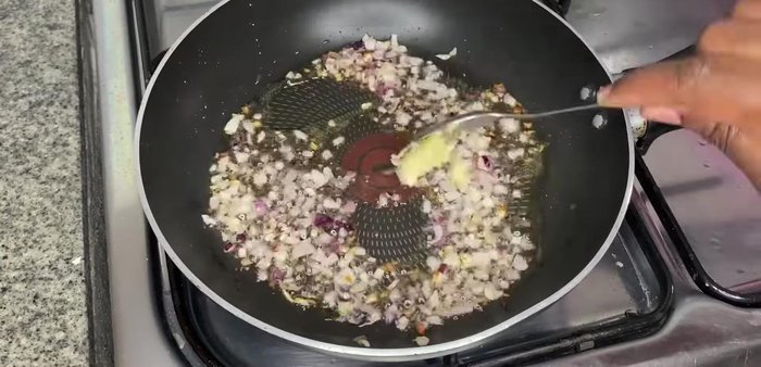 Add garlic paste and cook for 1 minute.