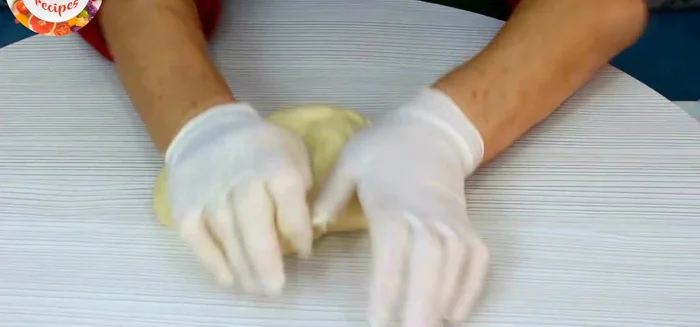 Divide the dough into two pieces, wrap in cling film, and let rest for 5 minutes (34.79).