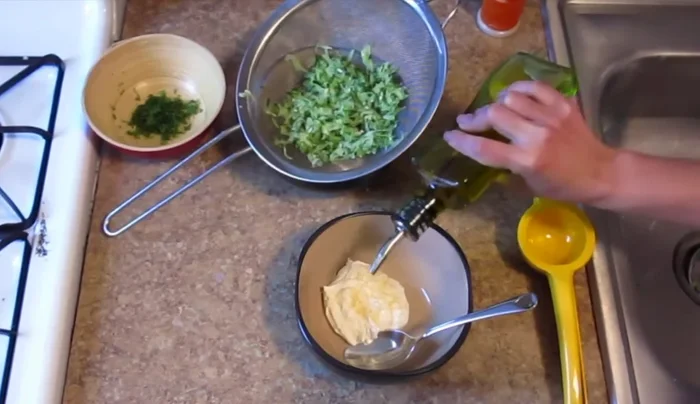 Prepare the tzatziki sauce: Combine strained yogurt, strained cucumber, garlic powder, olive oil, lemon juice, and dill.