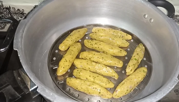 Cover the cooker and steam on high heat for 5-6 minutes.
