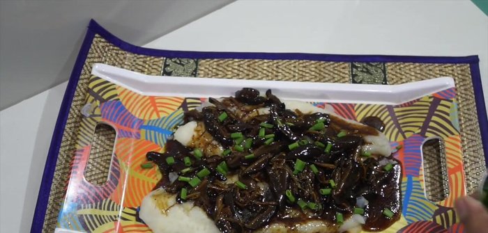 Garnish with spring onions.