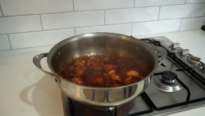 Deglaze and reduce: Add red wine (or stock), let it boil for 30 seconds. Add red wine vinegar, chicken/beef stock (or water), salt, and pepper. Simmer for 3 minutes.