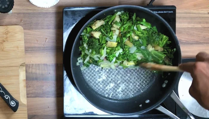 Create a small well in the center of the pan. Add a tiny bit of olive oil to this space.