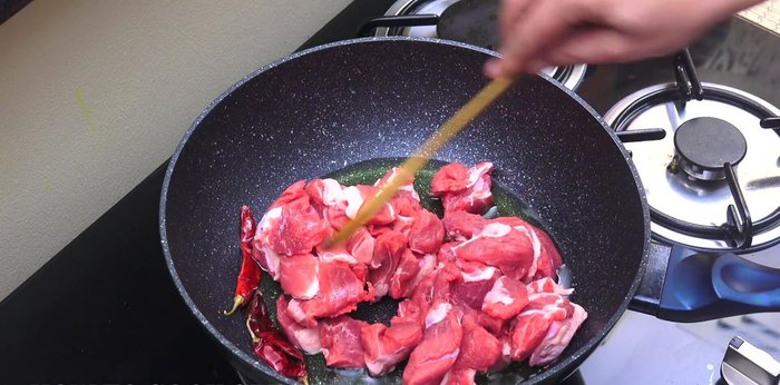 Heat olive oil in a saucepan or wok over medium-high heat. Add cubed beef and cook for about 6 minutes, stirring occasionally.