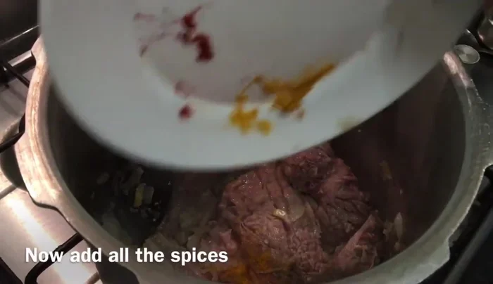 Add the lamb, salt, and mix well. Fry the lamb.