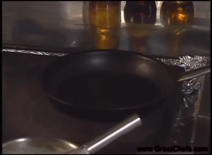 Heat olive oil in a non-stick pan to frying temperature. Add the pike fillets and cook for about 3 minutes per side.