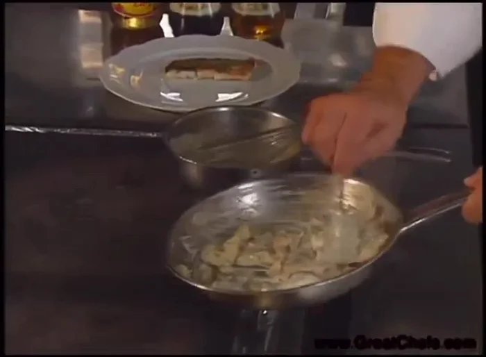Finish the mushroom sauce with whipped cream.