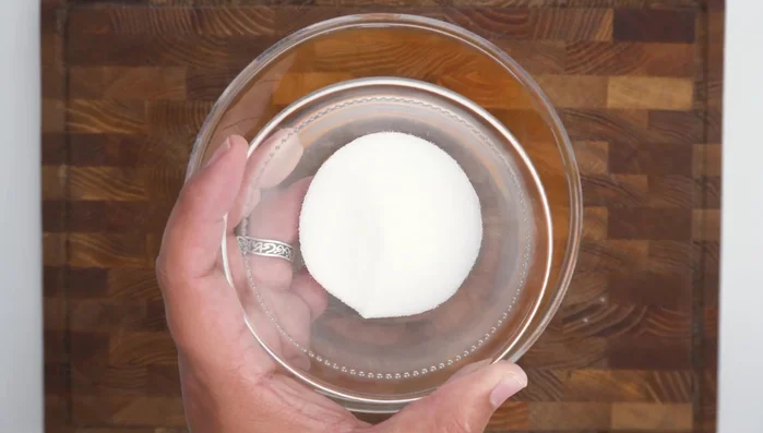 Whisk egg yolks with remaining 30g sugar and vanilla.