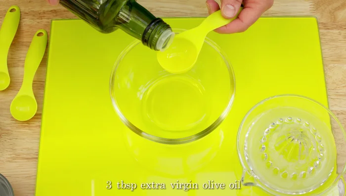 Make the dressing: In a small bowl, whisk together olive oil, lemon juice, agave nectar, salt, and chili flakes (optional). Taste and adjust seasoning.