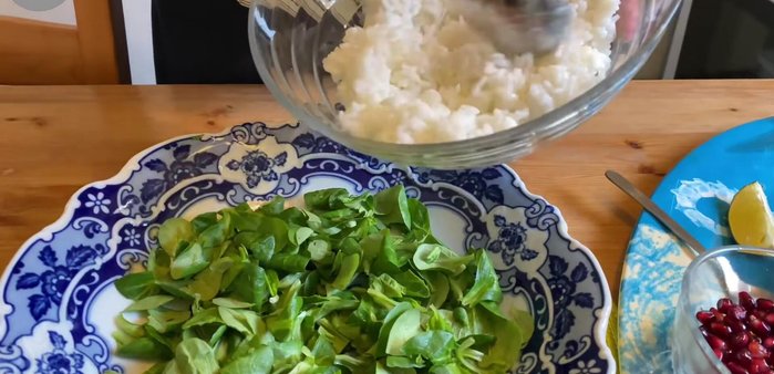 Combine cooked rice/bulgur/couscous and lentils.