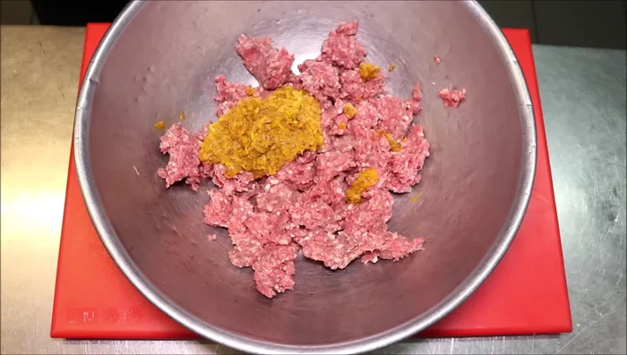 Add the onion mixture to 1kg of lamb mince (80/20 mix recommended). Mix thoroughly until sticky and well combined. Add baking soda (¼-½ teaspoon) if needed to improve stickiness.