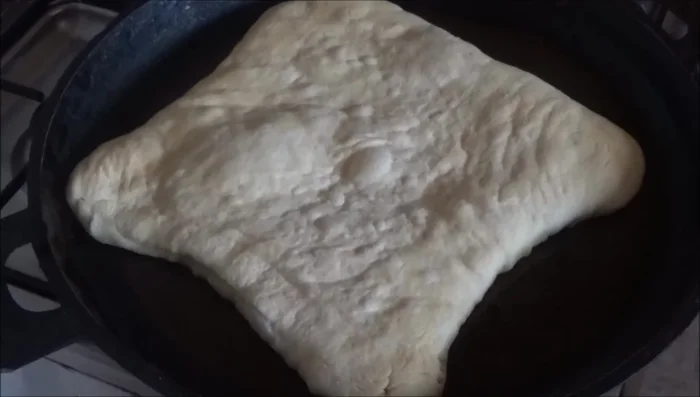 Cook the m'srouk on a hot plate over medium heat until golden brown on both sides.