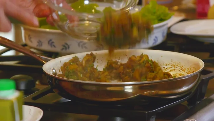 Spoon the lentil mixture into a bowl.