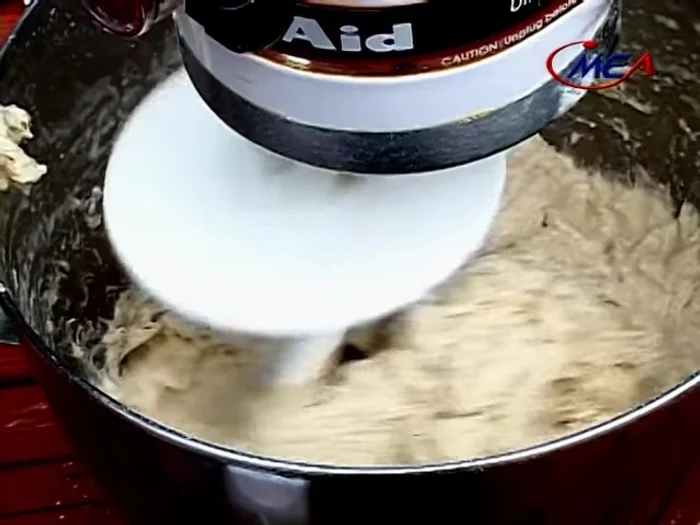 Add 1 tablespoon of black cumin seeds and 1 tablespoon of fennel seeds (optional).