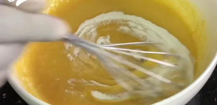 Add 1 gram of flour and 1 gram of baking powder, and beat well. Apply the mixture to a buttered pan lined with butter paper.