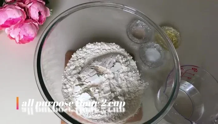 In a bowl, combine flour, salt, and baking powder.