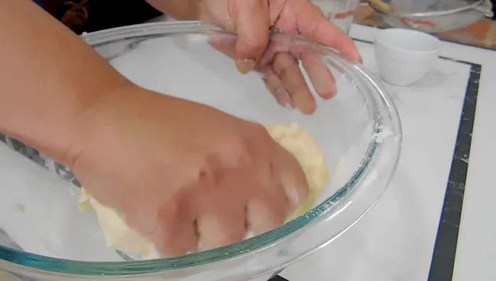 Knead the dough: Knead the dough for 7-10 minutes until soft. Add the remaining olive oil for extra softness (110.1)