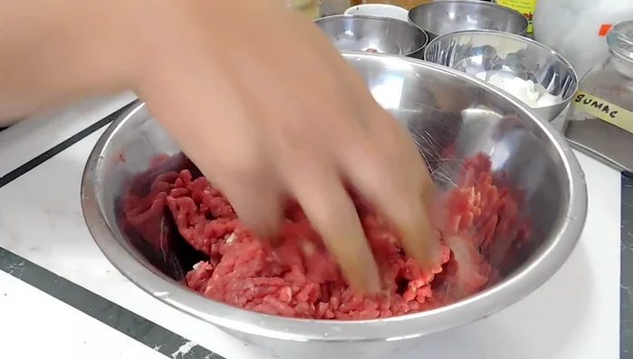 Prepare the filling: Mix ground beef with ginger-garlic paste (optional), cumin, pepper, chili powder/paprika, cinnamon, clove, sumac (optional), salt, diced onion, red bell pepper (optional), and tomato. (147.14)