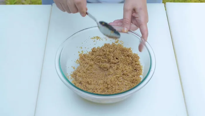 Soak bulgur in boiling water, cover, and let it hydrate for 40 minutes.