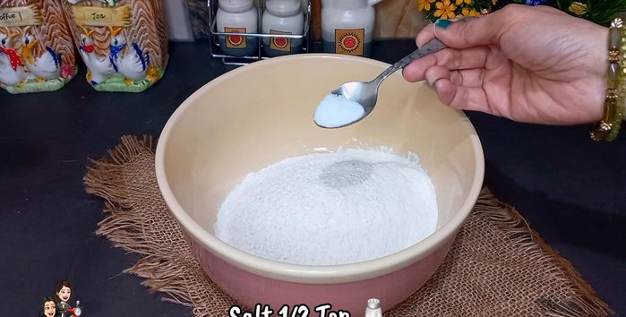 Combine flour, sugar, salt, yeast, and oil in a bowl. (16.039)
