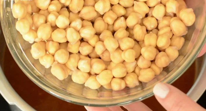 Add soaked and drained chickpeas (or canned chickpeas).