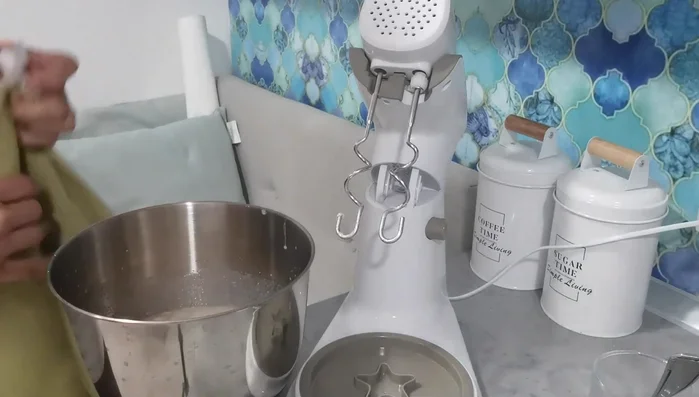 Combine wet and dry ingredients, mix well. Let the dough rest covered with a towel for 10-15 minutes.