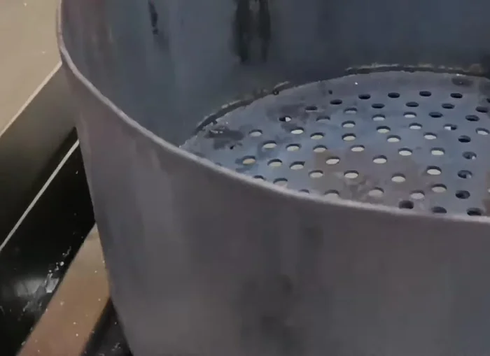 Heat the copper tawa (or aluminium with mesh) and add water to the bottom (optional)