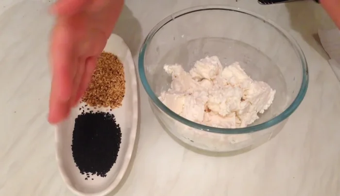 Prepare the filling: Mix feta cheese (or your preferred cheese), sesame seeds, and black seeds.